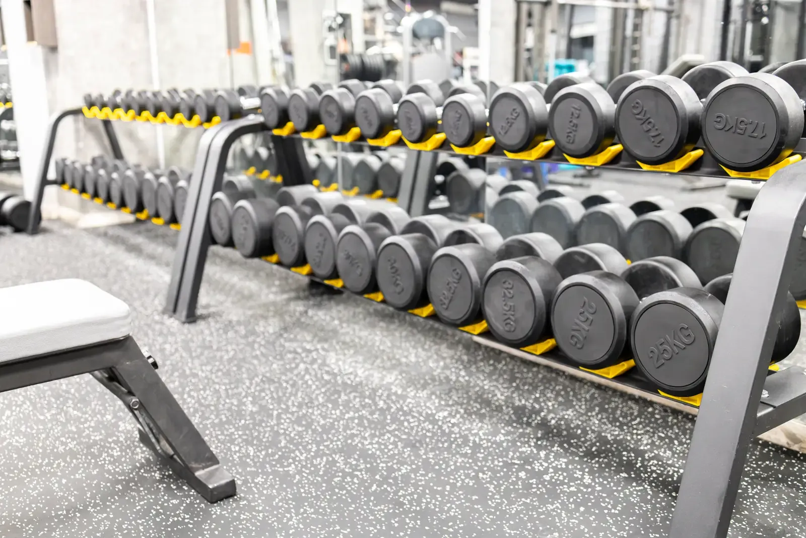 Ο κεντρικός χώρος του γυμναστηρίου SK GYM ΜΟΝΟΜΑΧΟΙ