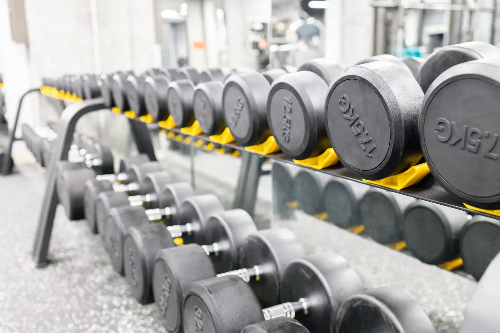 Ο κεντρικός χώρος του γυμναστηρίου SK GYM ΜΟΝΟΜΑΧΟΙ