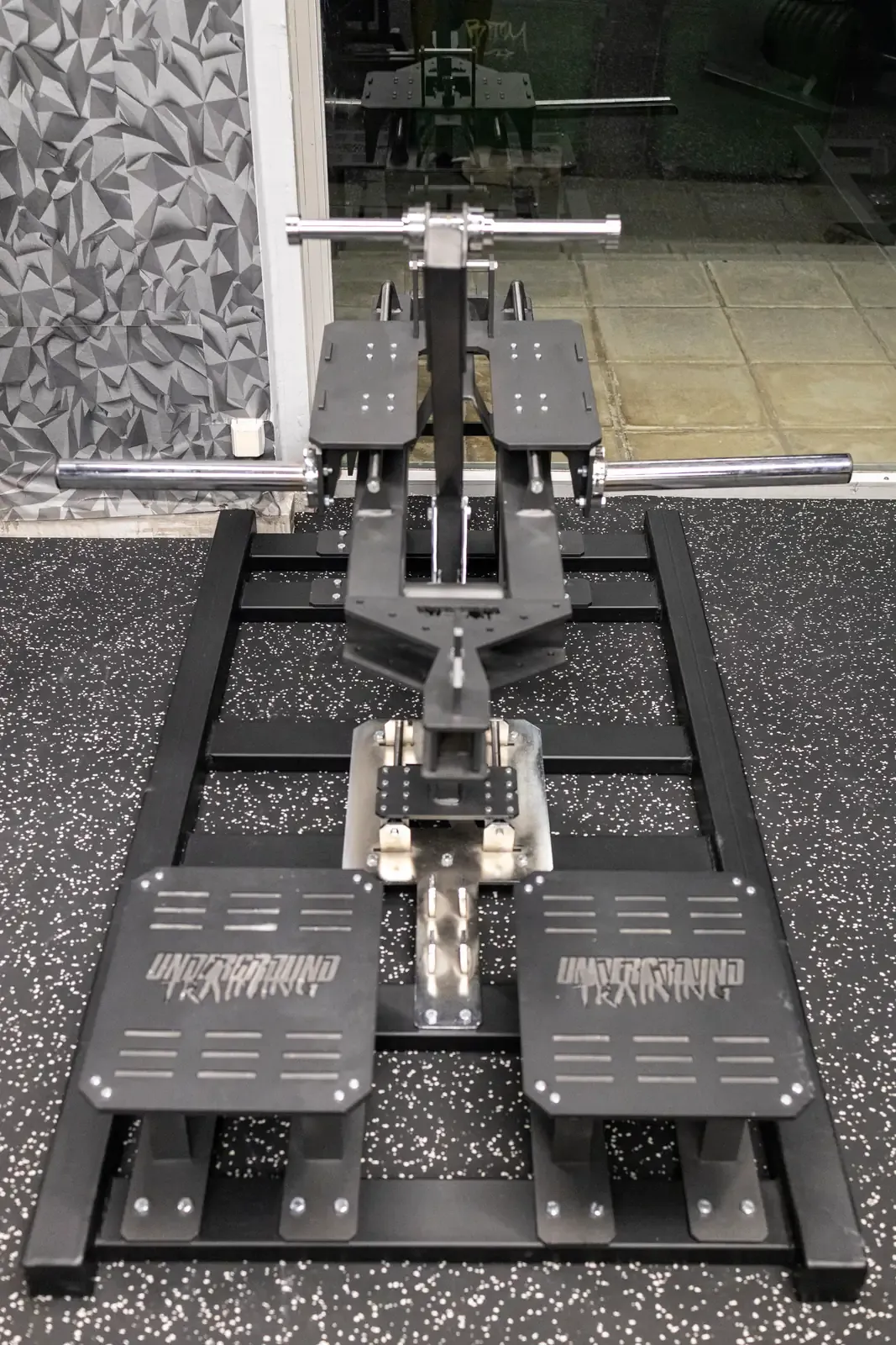 Ο κεντρικός χώρος του γυμναστηρίου SK GYM ΜΟΝΟΜΑΧΟΙ