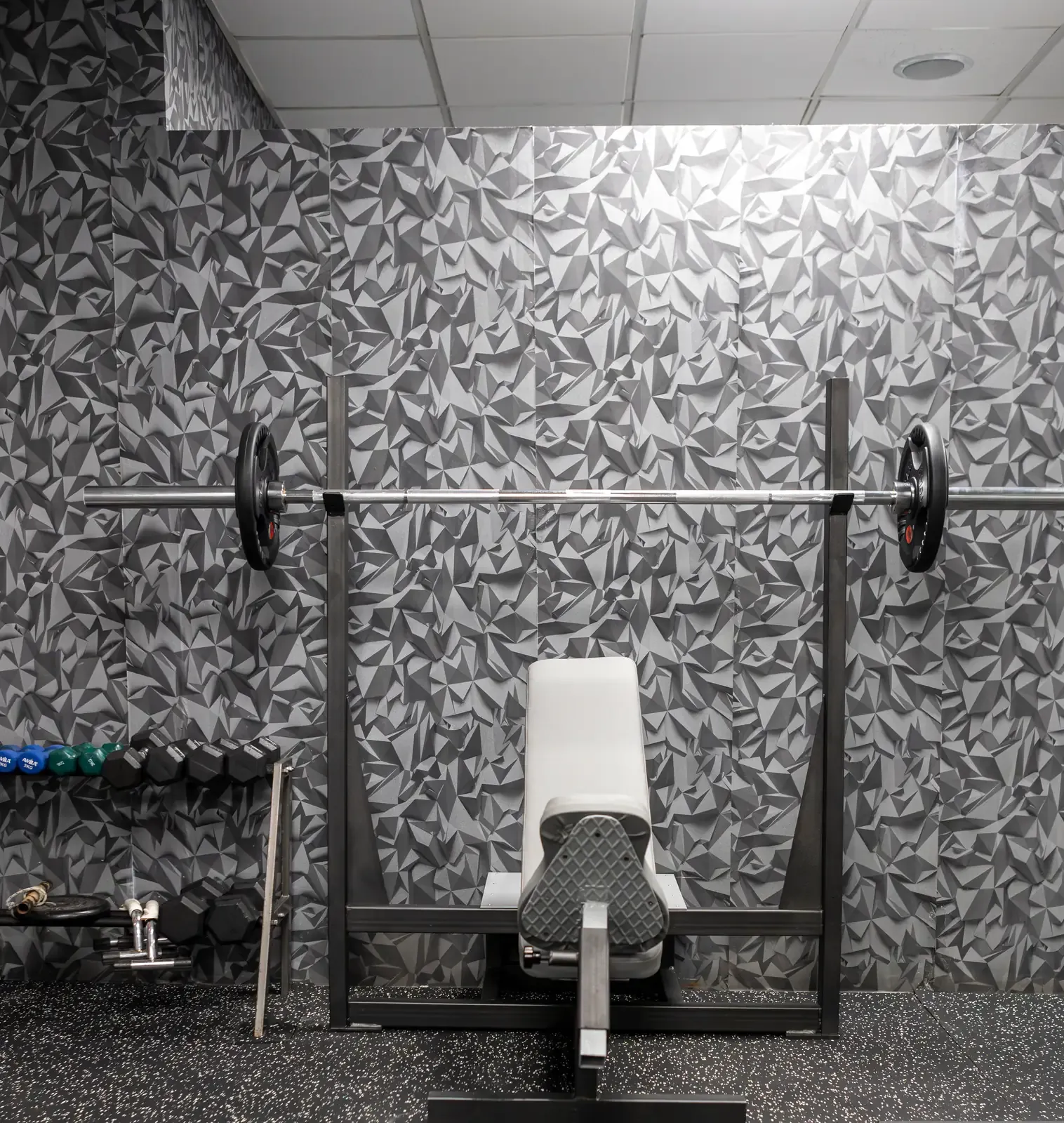 Ο κεντρικός χώρος του γυμναστηρίου SK GYM ΜΟΝΟΜΑΧΟΙ